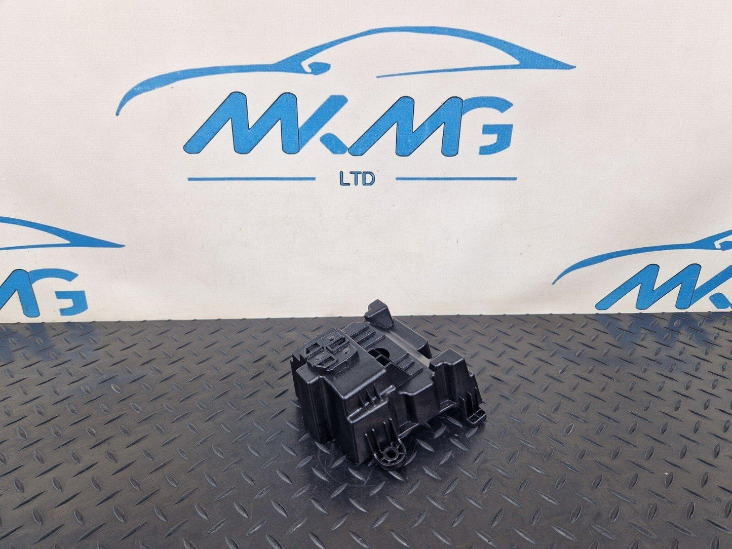 18-ON MERCEDES A CLASS W177 CENTRAL CONSOLE MOUNT BRACKET A1776831400
