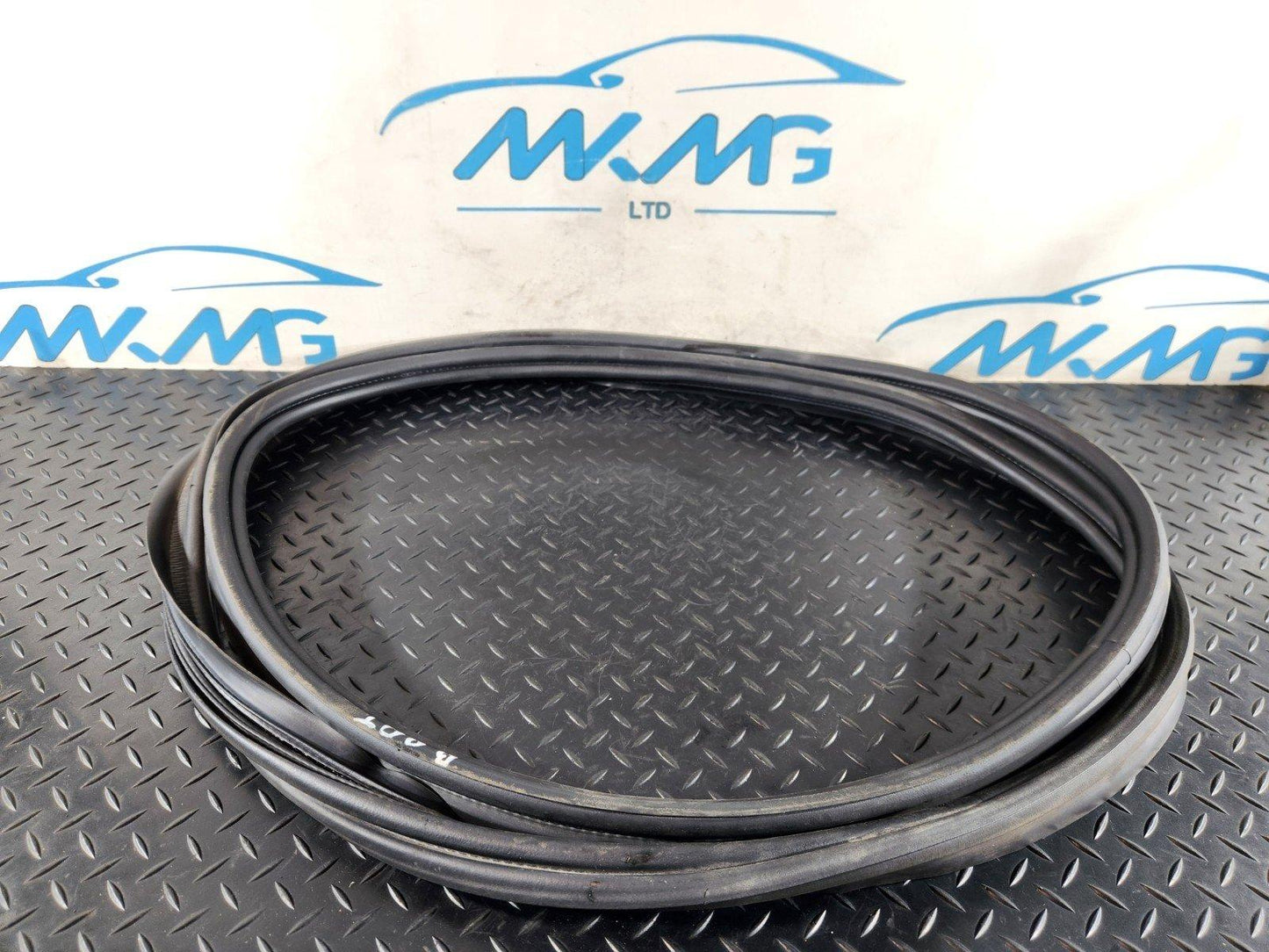 19-ON MERCEDES B CLASS W247 TAILGATE BOOT LID RUBBER SEAL A2477402100