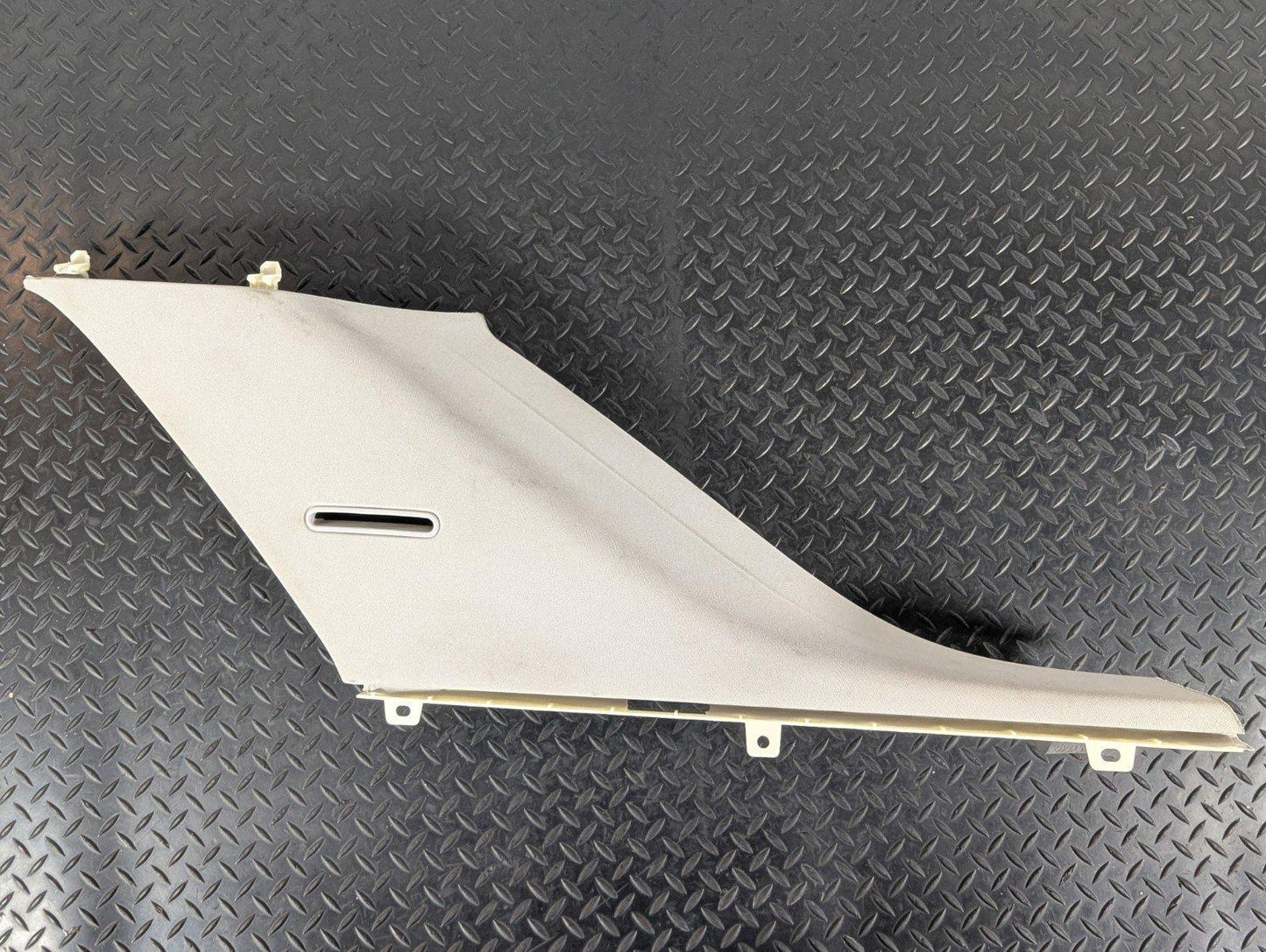 11-19 MERCEDES BENZ ML W166 GENIUNE REAR RIGHT SIDE PILLAR COVER A1666905025