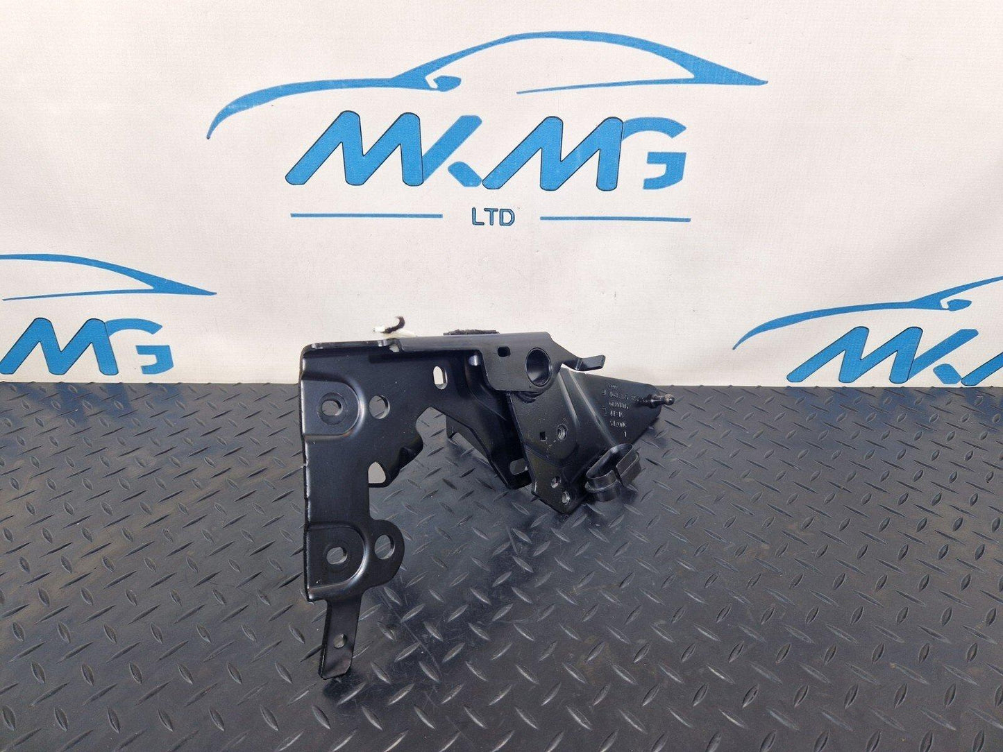 15-18 AUDI A7 4G REAR LEFT SIDE N/S BOOT TAILGATE STRUT SUPPORT MOUNT 4G8827857