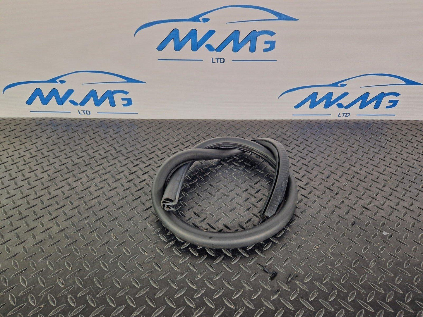 15-18 AUDI A7 4G OEM FRONT LOWER DOOR RUBBER SEAL FITS LEFT & RIGHT 4G8831707A