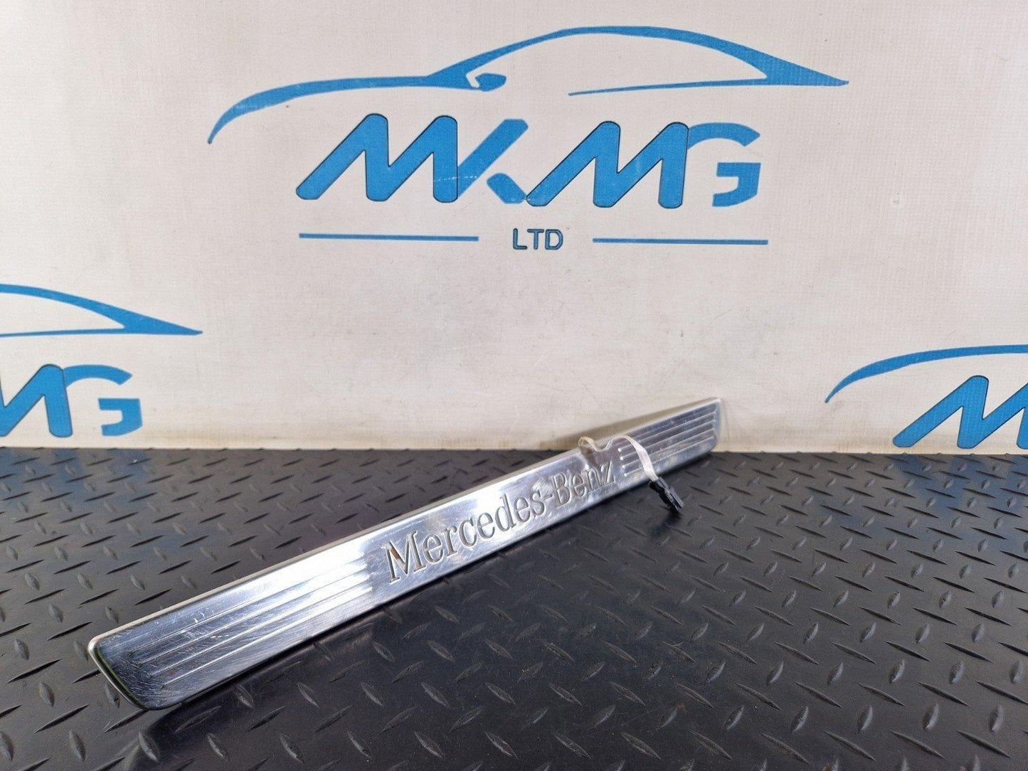 16-19 MERCEDES BENZ GLE W166 FRONT LEFT DOOR SILL TRIM COVER A1666808600