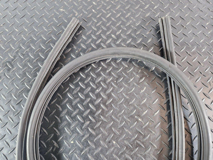 10-15 AUDI Q7 4L GENUINE OEM ENGINE HOOD BONNET RUBBER SEAL 4L0823731