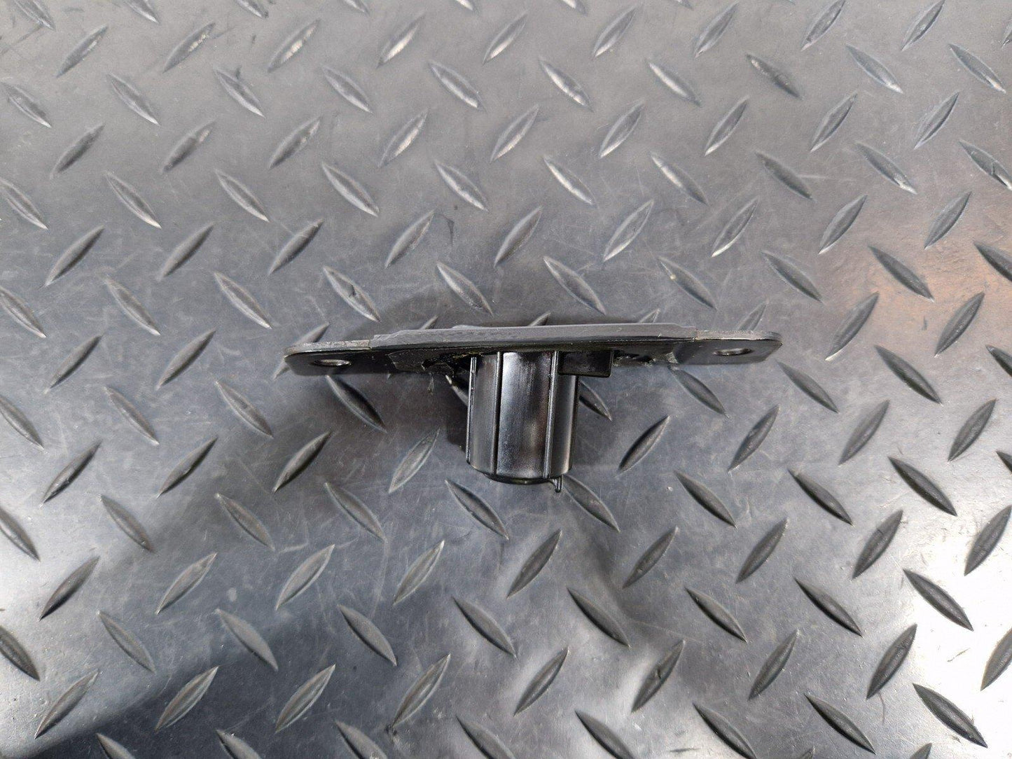 14-23 MERCEDES BENZ VITO W447 OEM RIGHT LOWER SLIDING DOOR STOP A6397660862