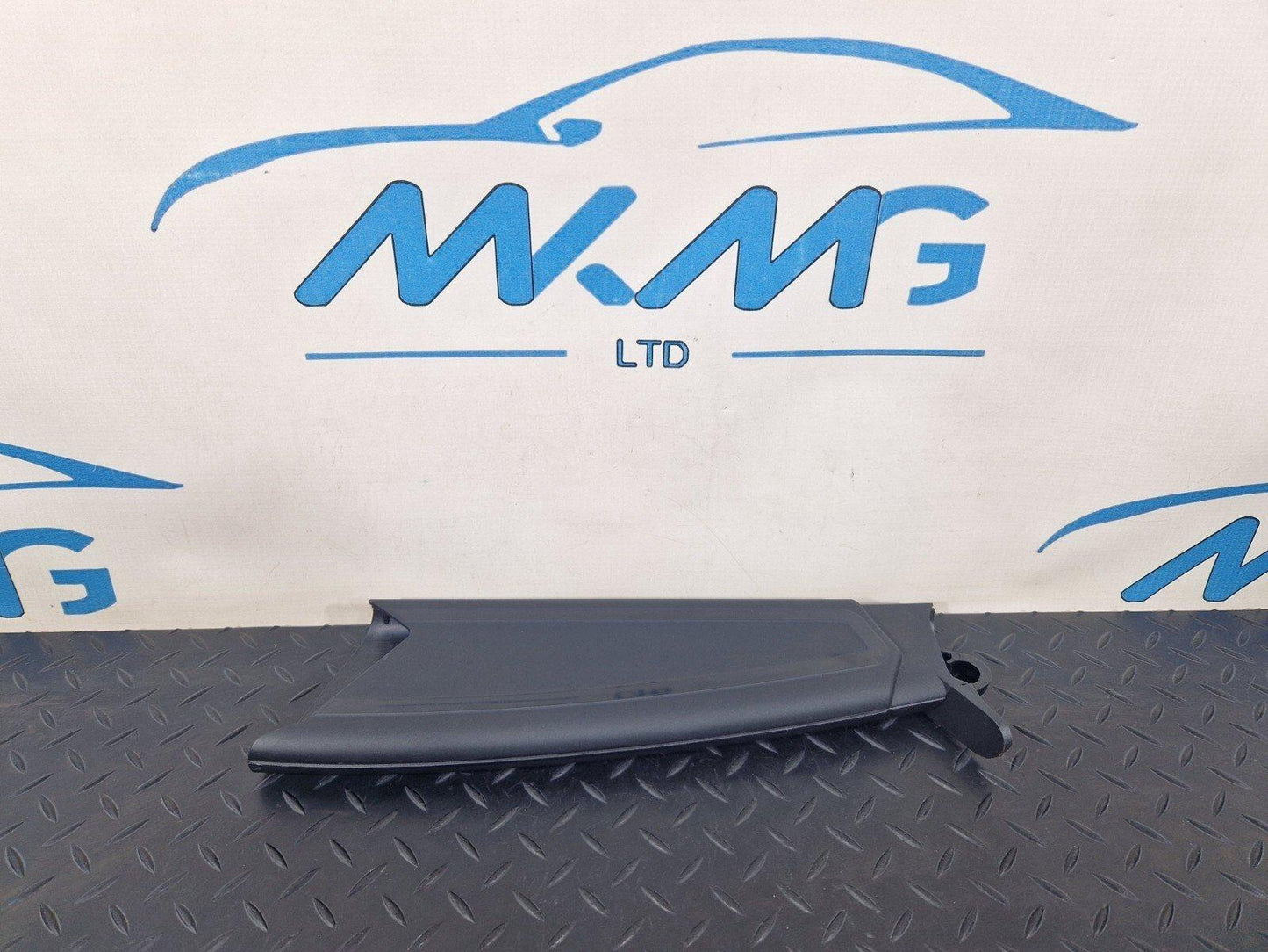 15-18 AUDI A7 4G OEM REAR LEFT TAILGATE HINGE COVER TRIM 4G8827991A