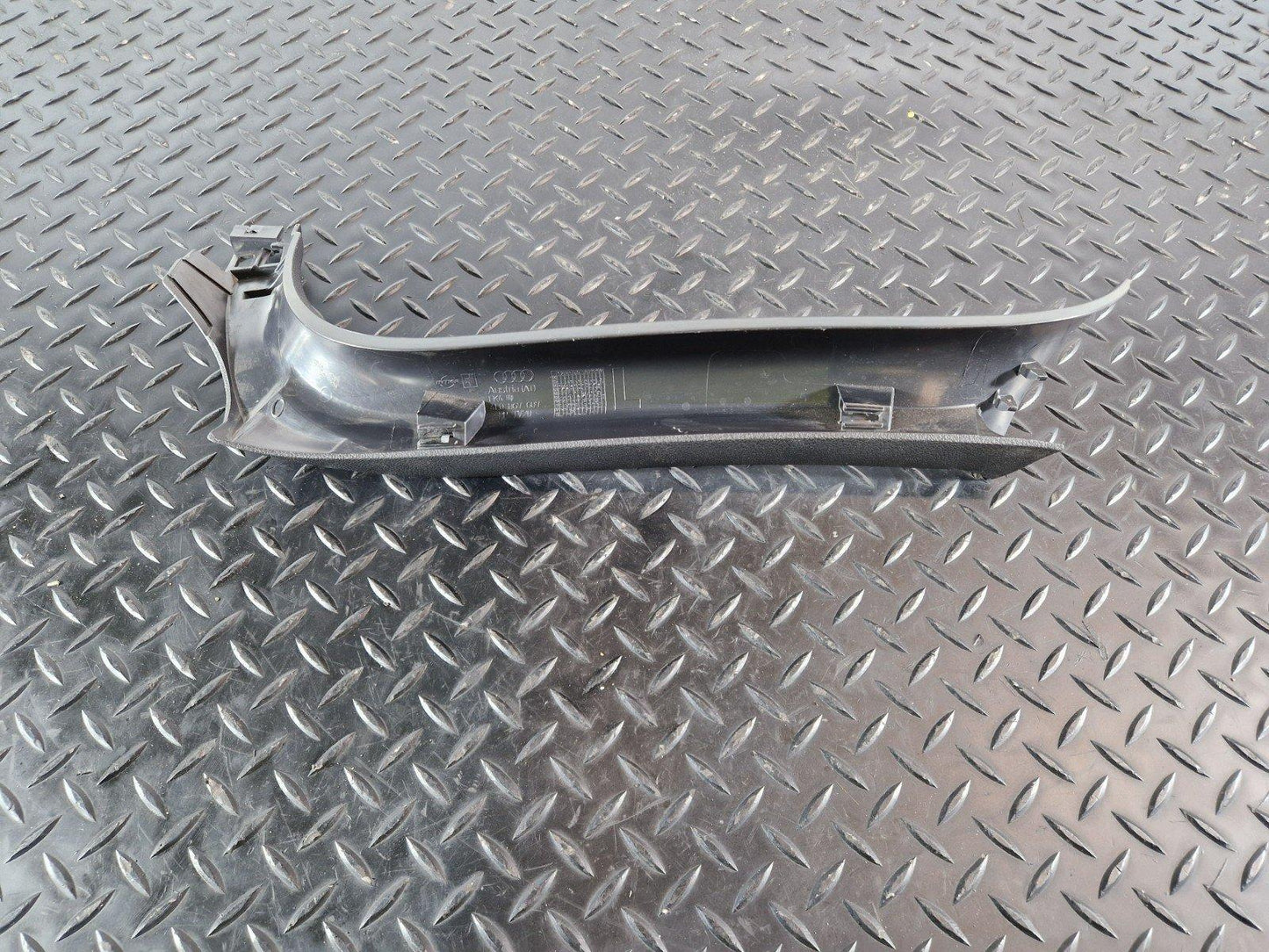 10-15 AUDI Q7 4L  GENUINE  LEFT SIDE TAILGATE TRUNK TRIM COVER 4L0867607