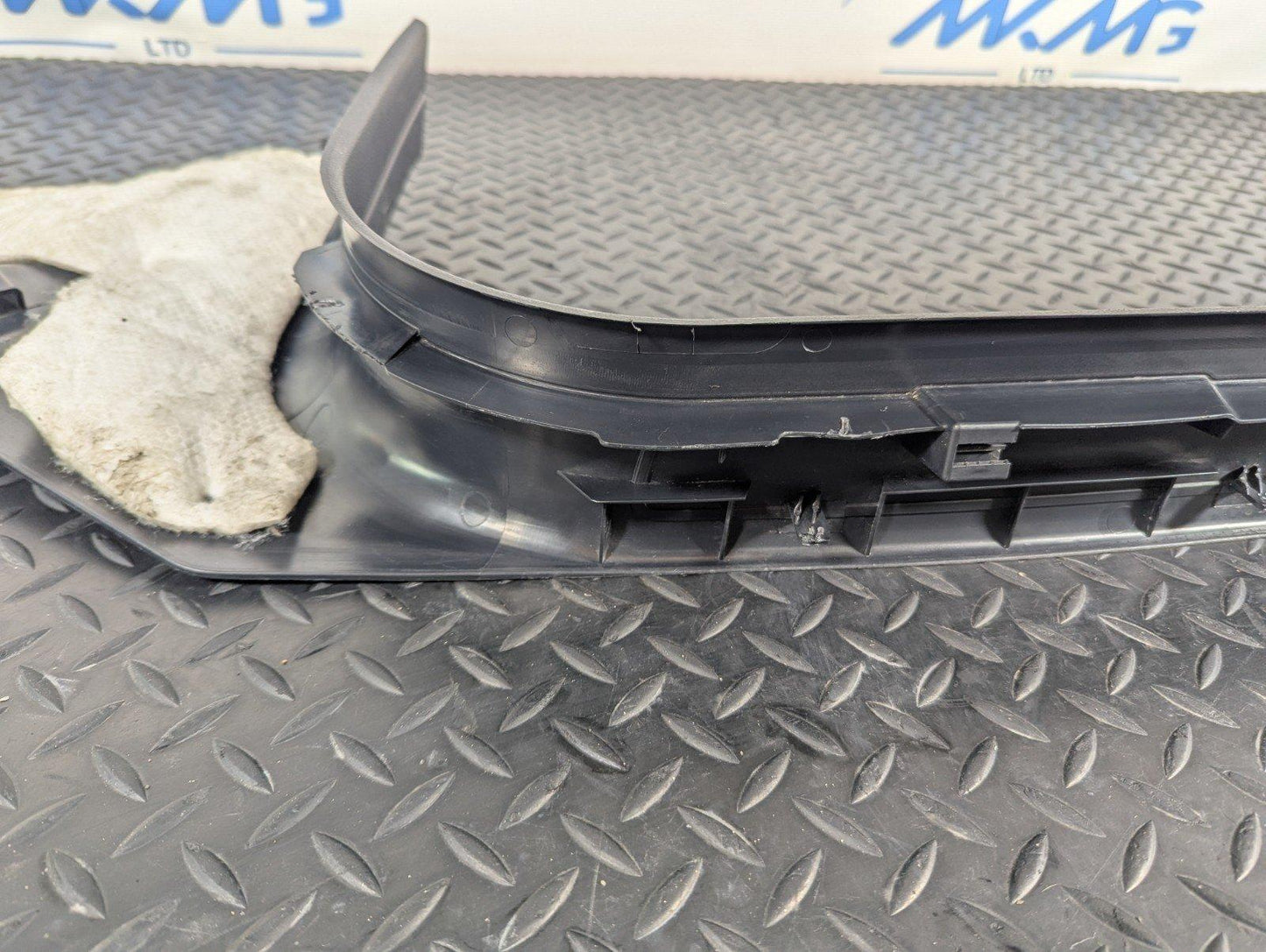 11-19 MERCEDES BENZ ML W166 GENUINE FRONT LEFT UNDERDOOR TRIM A1666801735