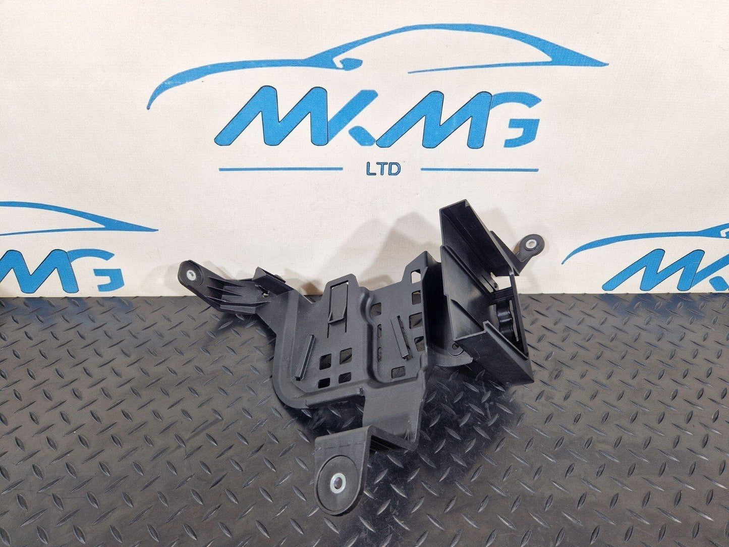14-21 MERCEDES-BENZ C250D W205 FUSE BOX RELAY MODULE UNIT BRACKET A2055452940