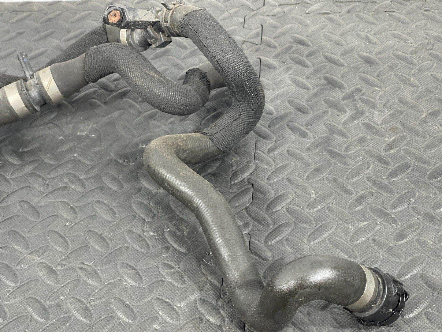 14-21 MERCEDES BENZ C300 W205 GEUINE CIRCULATION PUMP HEATING & COOLANT HOSES
