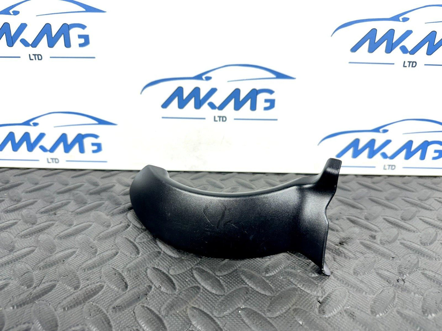 16-19 AUDI A4 B9 AVANT GENUINE REAR RIGHT BOOT HINGE COVER 8W9827280
