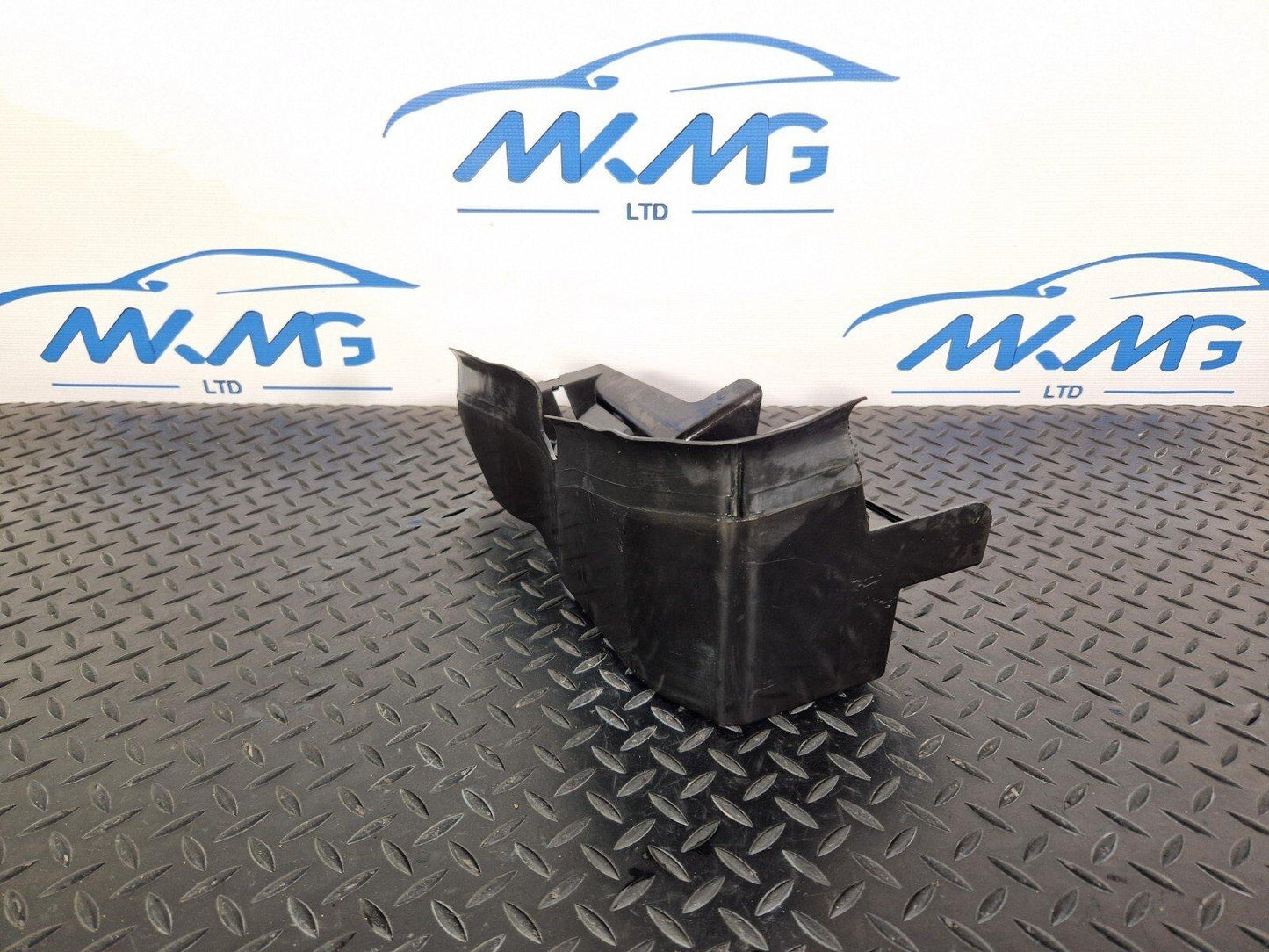 18-ON MERCEDES BENZ SPRINTER W907 W910 AUTO CONSOLE MOUNT BRACKET A9108804700