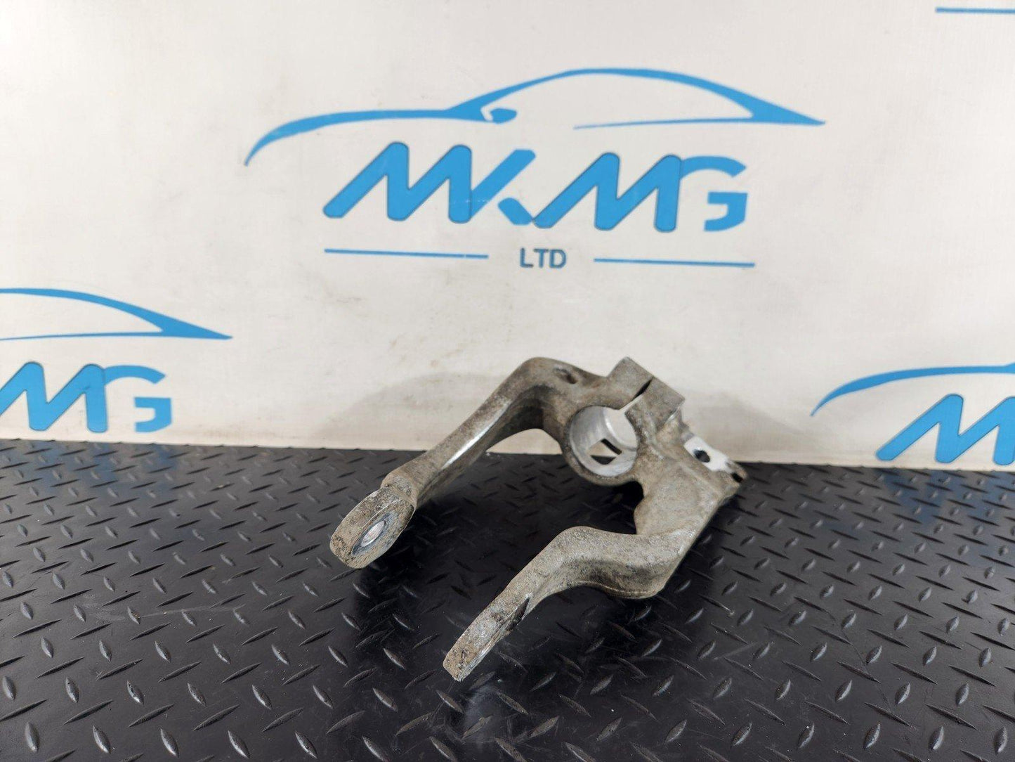 13-23 RANGE ROVER SPORT L494 DRIVER SIDE LOWER SHOCK ABSORBER BRACKET CPLA3462AB