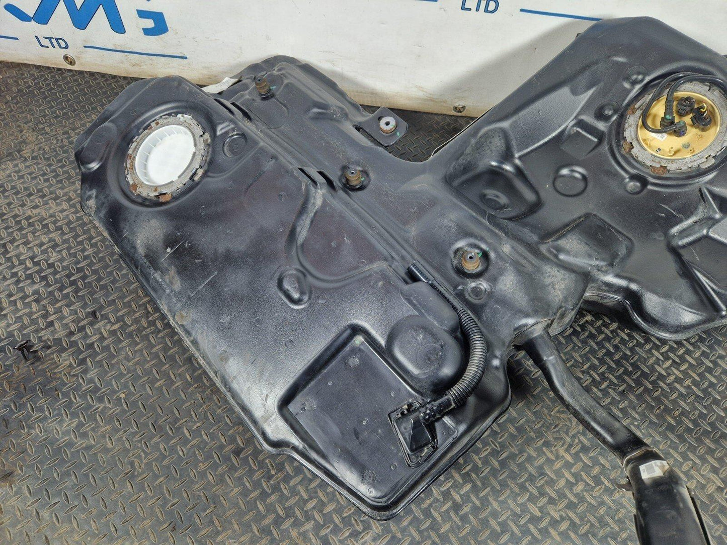 10-18 AUDI A7 4G S-LINE OEM FUEL TANK WITH PUMP 4G8201021 4G0919050