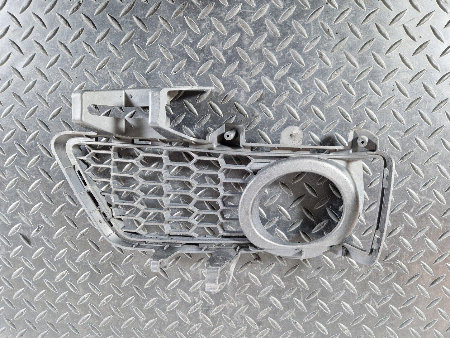 12-18 BMW 3 SERIES F30 LCI GENUINE FRONT BUMPER RIGHT GRID GRILLE TRIM 8062632