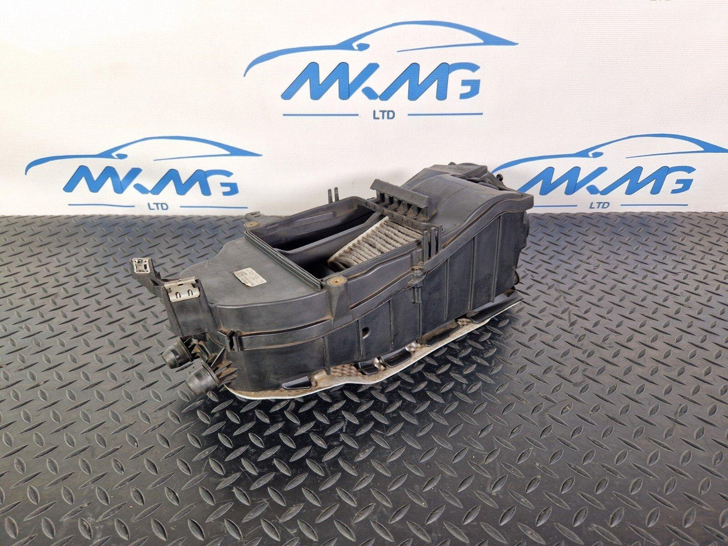 14-21 MERCEDES BENZ C300h W205 OEM AIR FILTER BOX A6510900700