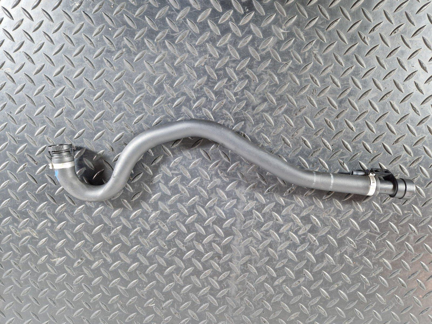 10-17 AUDI A8 4H CONNECTING PIPE HOSE LINE 079133817M