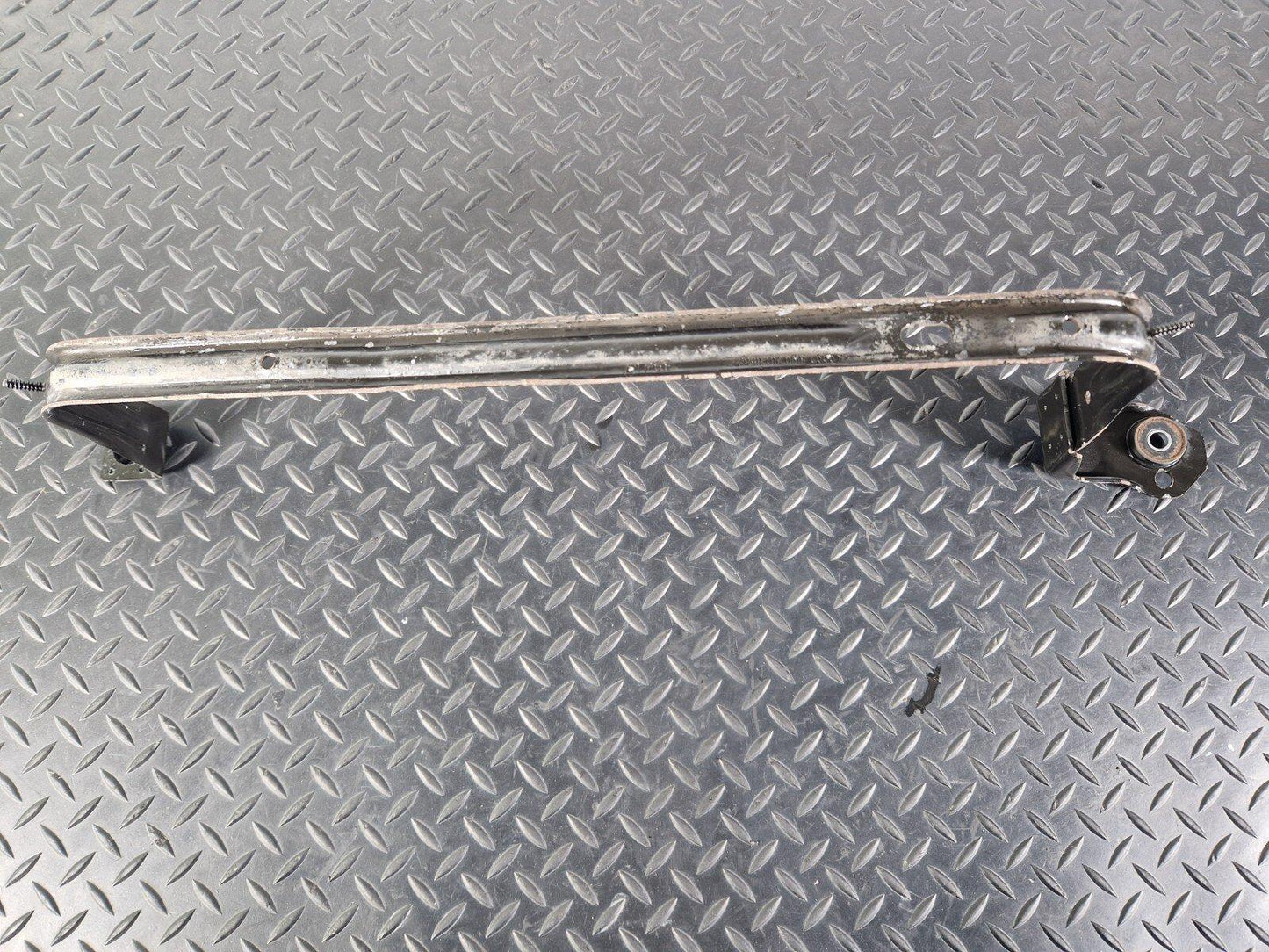 16-19 AUDI A4 B9 S-LINE GENUINE OEM FUEL TANK MOUNT HOLDER STRAP 8W0201653E