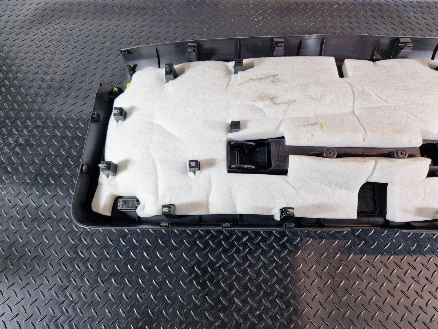 16-20 AUDI Q7 4M GENUINE TAILGATE BOOTLID COVER PANEL IN BLACK 4M0867973B