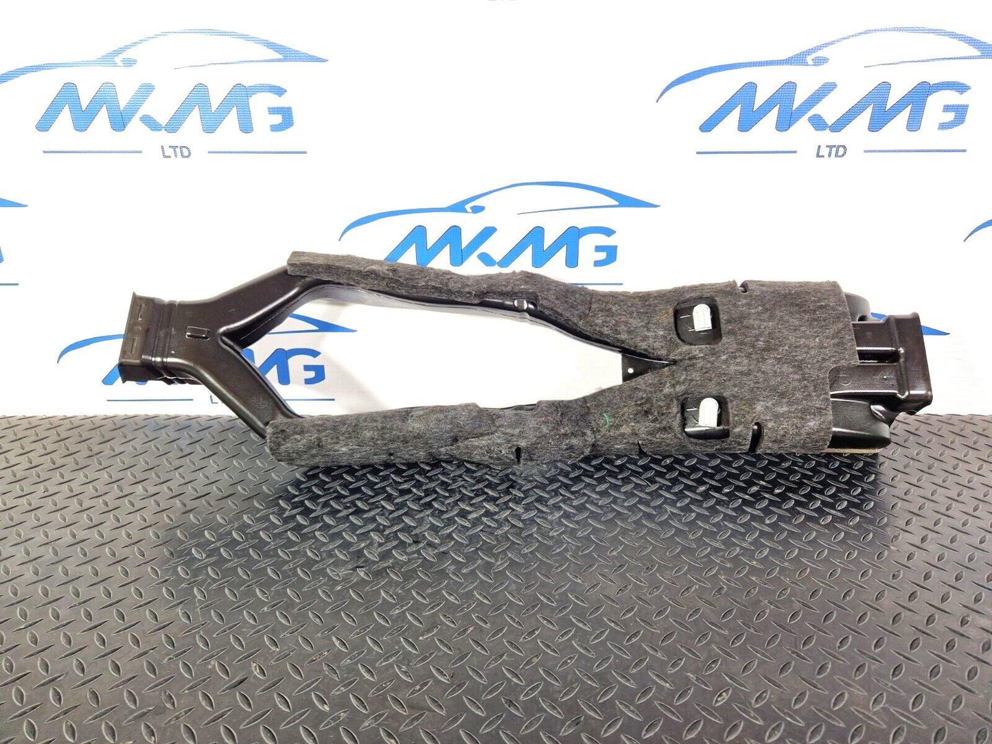 15-18 AUDI A7 4G CENTRE REAR VENTS AIR DUCTING CHANNEL 4G0857039