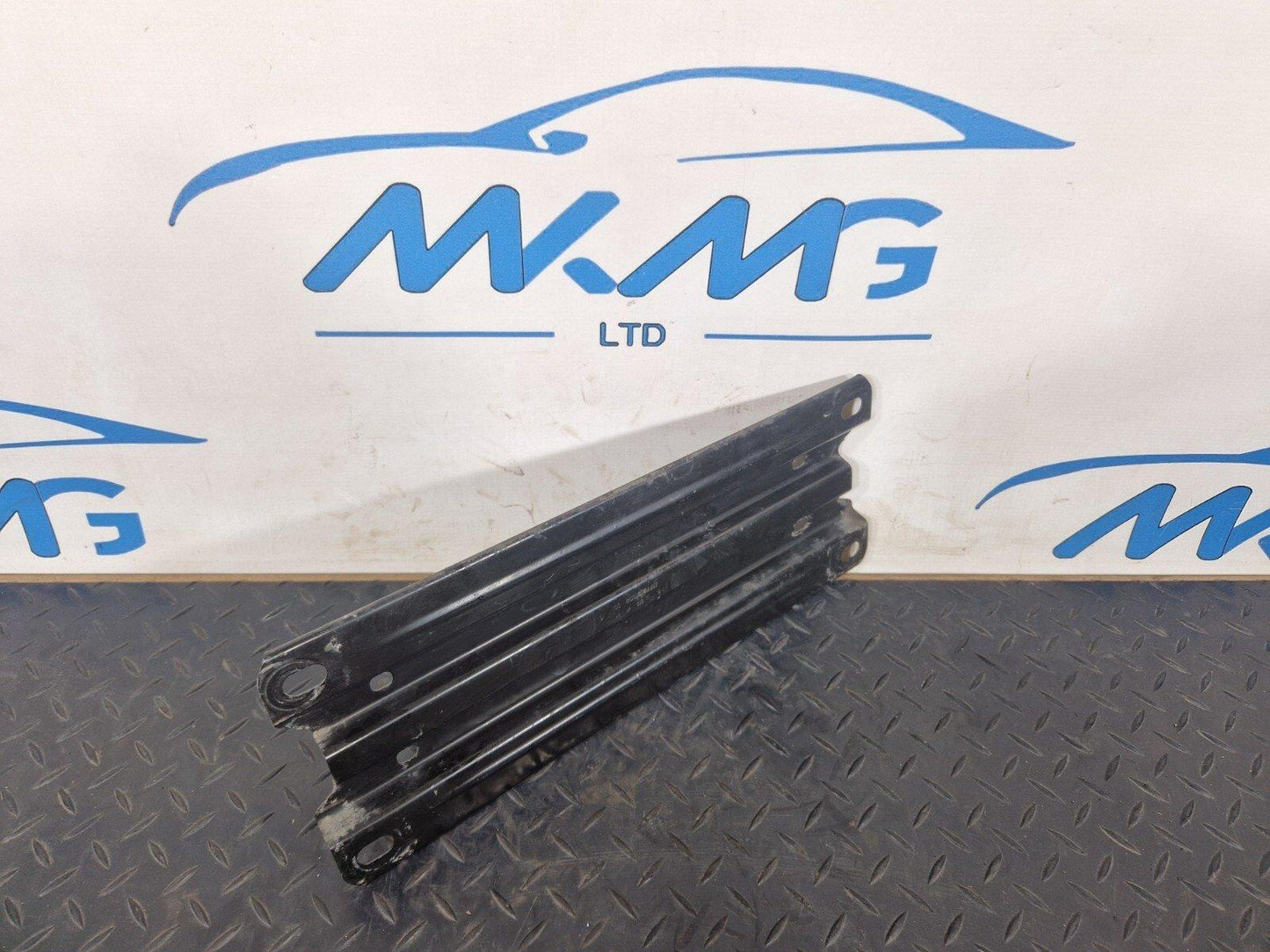 18-ON MERCEDES BENZ A CLASS W177 UNDERBODY MOUNT BRACKET  A1776161900