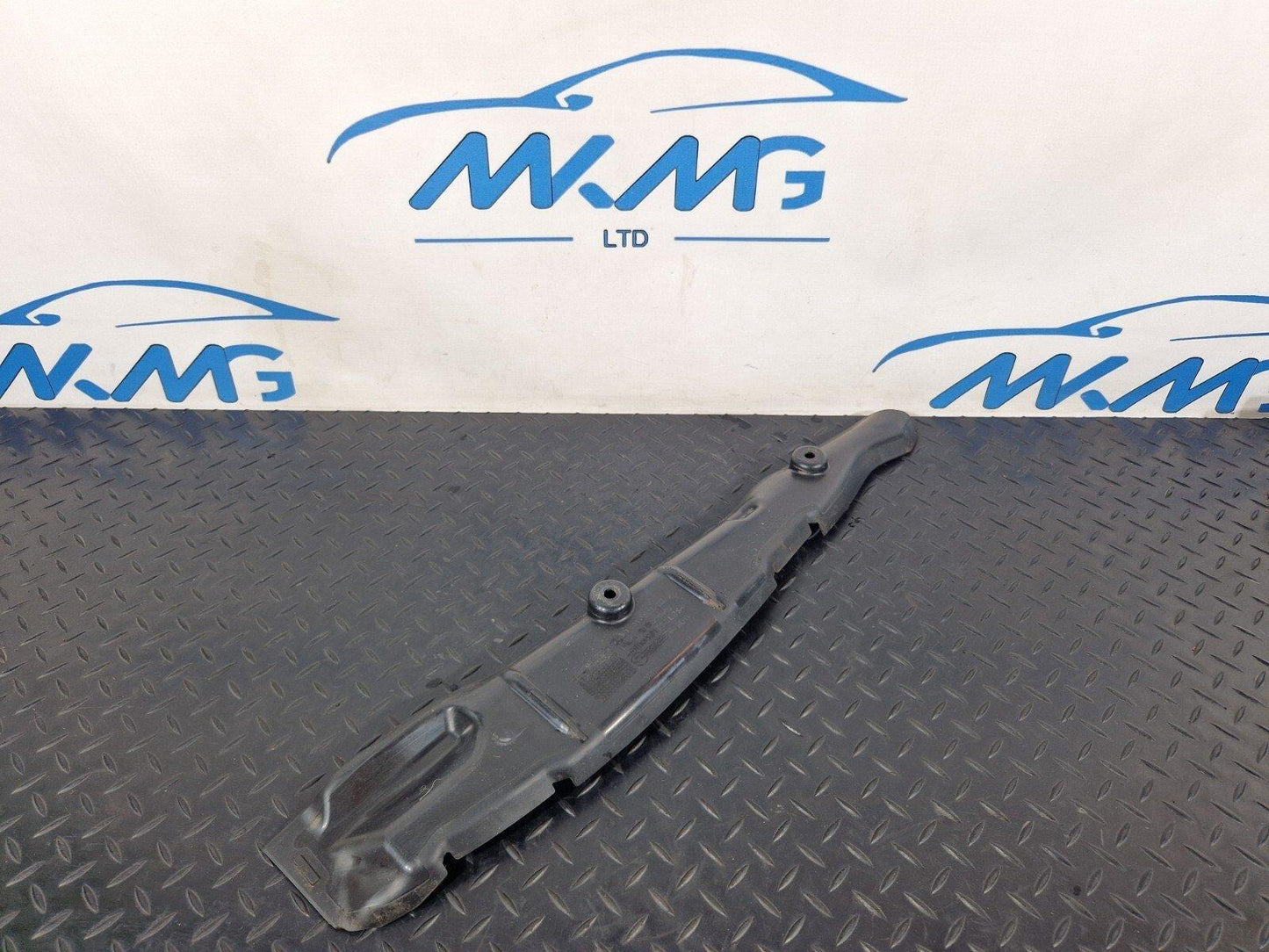 16-19 AUDI A4 B9 GENUINE FRONT RIGHT WING FILLER INSULATOR 8W0821112