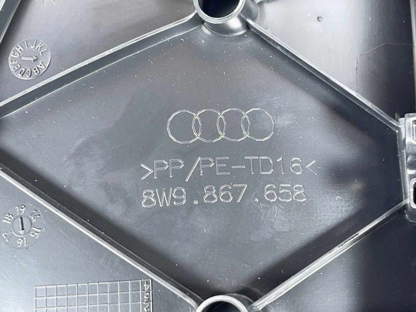 16-19 AUDI A4 B9 ESTATE GENUINE REAR RIGHT BOOTLID COVER TRIM 8W9867658