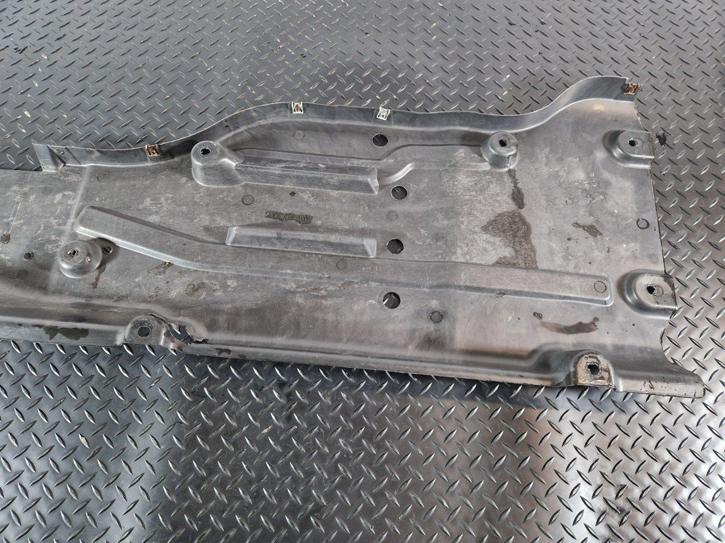 11-19 MERCEDES BENZ ML W166 LEFT SIDE UNDERBODY COVER A1666801801 DAMAGED