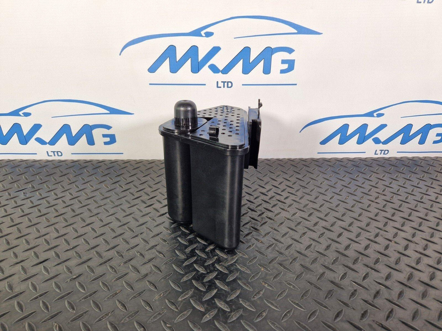 14-20 MERCEDES BENZ GLA 200 X156 OEM CARBON TANK FUEL VAPOUR A2464702900