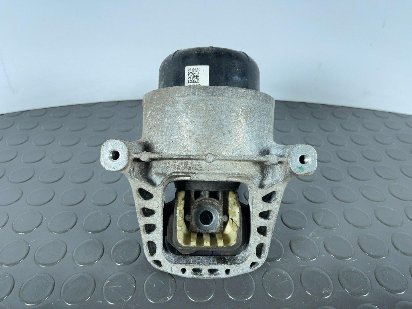 16-19 AUDI A4 B9 GENUINE 1.4 TFSI PASSENGER SIDE ENGINE MOUNT 8W0199371BR