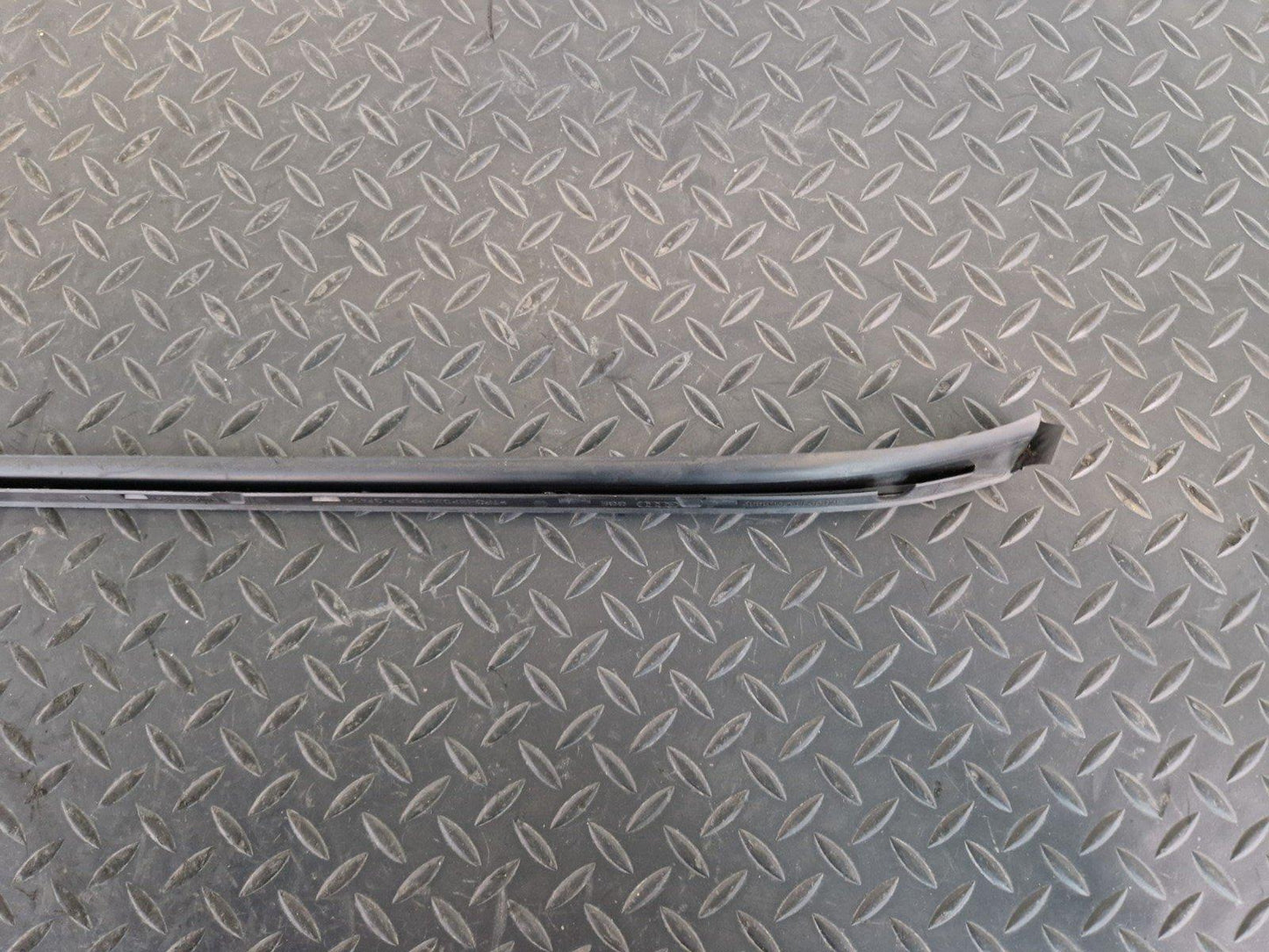 16-20 AUDI Q7 4M OEM FRONT LEFT SIDE N/S/F WINDSHIELD RECEAL MOLDING 4M0854327