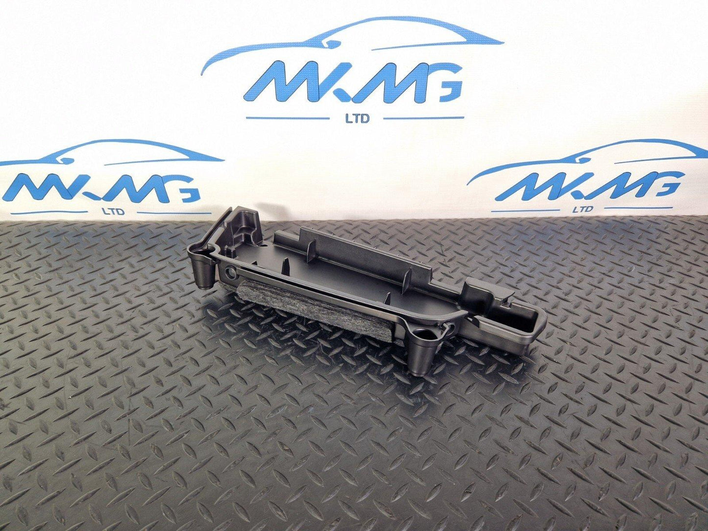 14-21 MERCEDES BENZ W205 GENUINE OEM WARNING TRIANGLE TRAY HOLDER A2056803903