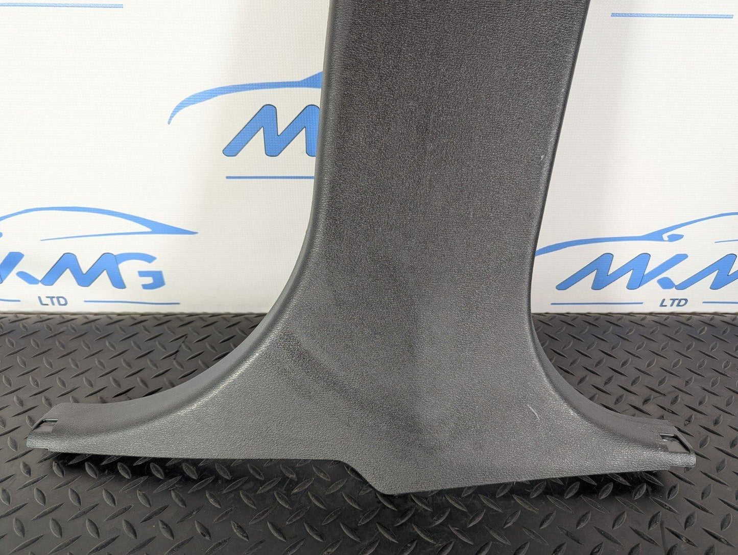 16-22 BMW X1 F48  DRIVERS SIDE INNER LOWER B PILLAR COVER TRIM PANEL 7332818