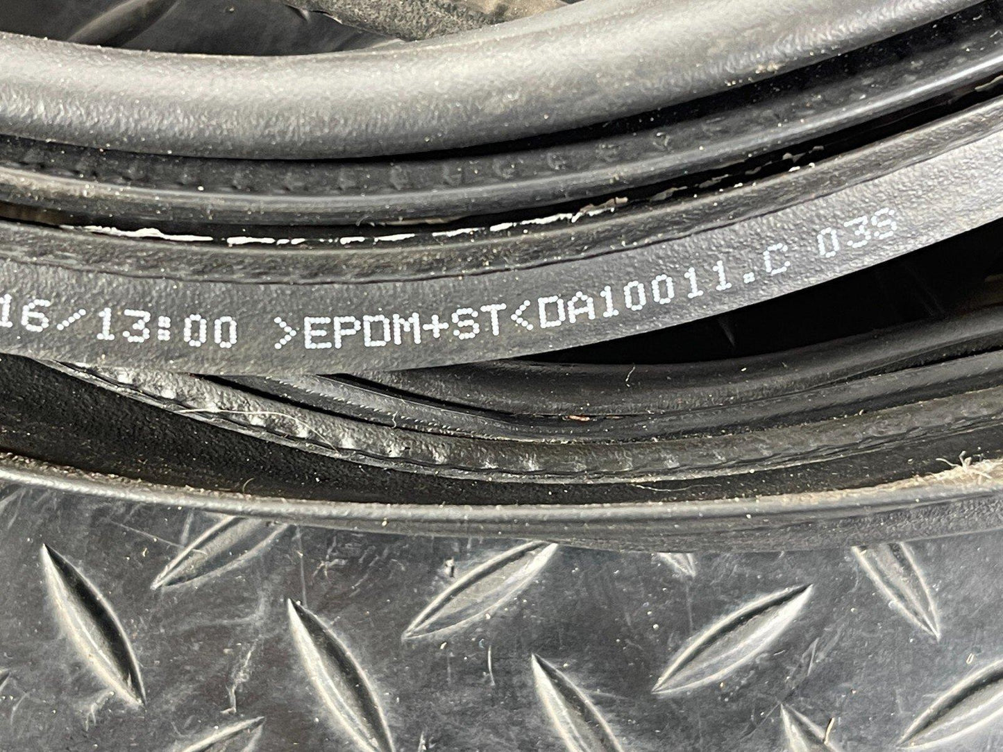 16-19 AUDI A4 B9 BOOT SEAL RUBBER SEAL 8W9827705