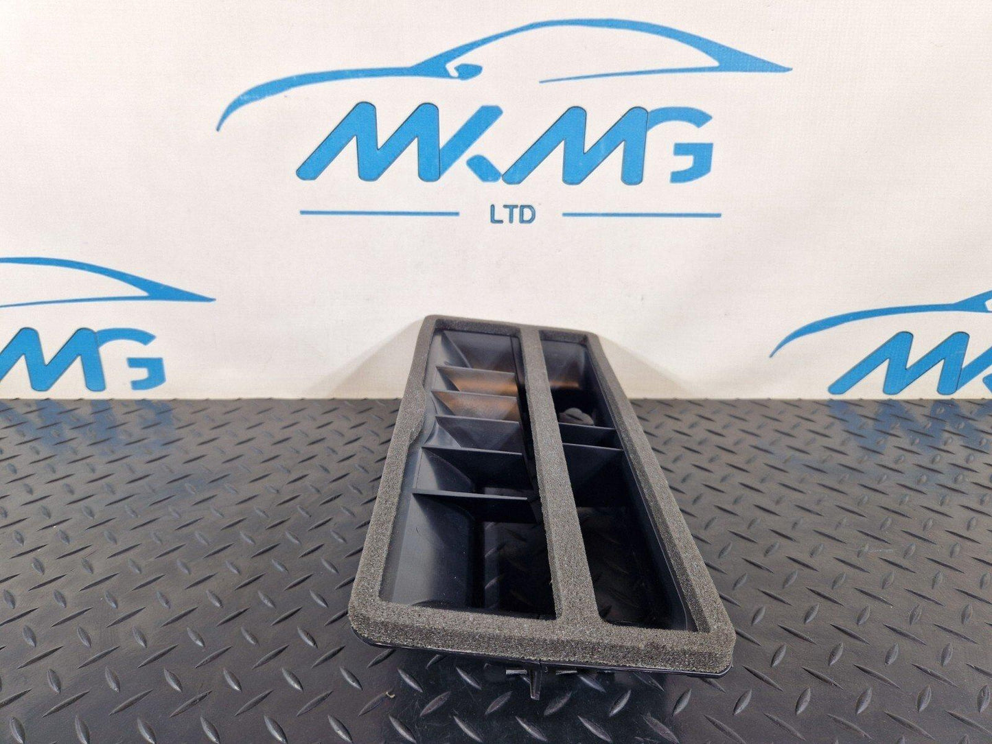12-18 AUDI A6 C7 GENUINE OEM CENTRE DEFROST AIR DUCT GRILLE CHANNEL 4G2858431