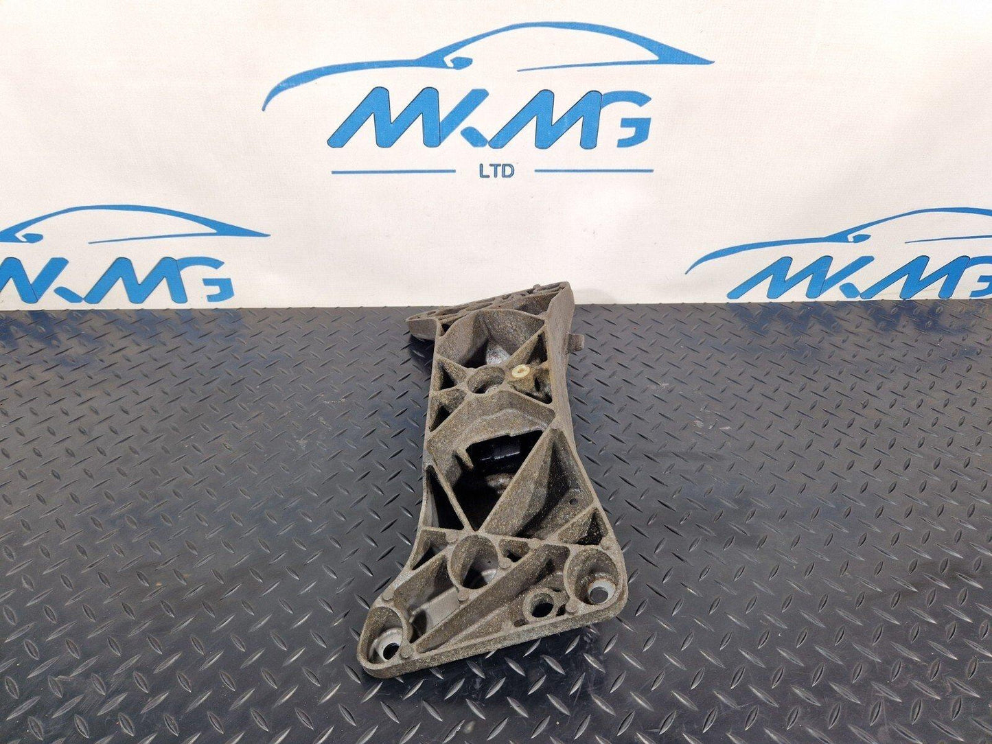 11-18 BMW 6 SERIES F06 GENUINE GEARBOX SUPPORT BRACKET MOUNT 6777613 6770289