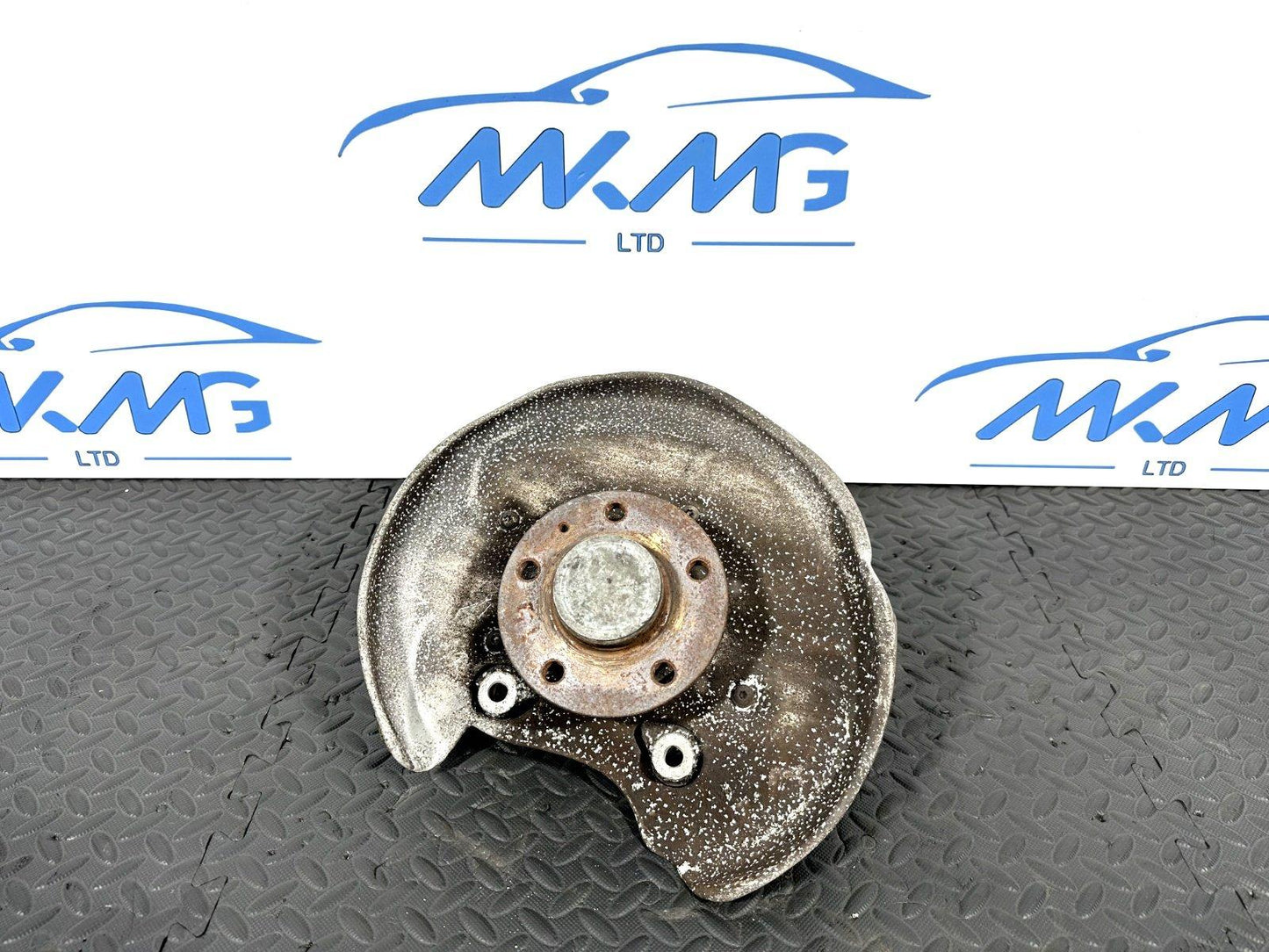 16-19 AUDI A4 B9 S-LINE GENUINE REAR LEFT N/S WHEEL HUB & BEARING 8W0505431S