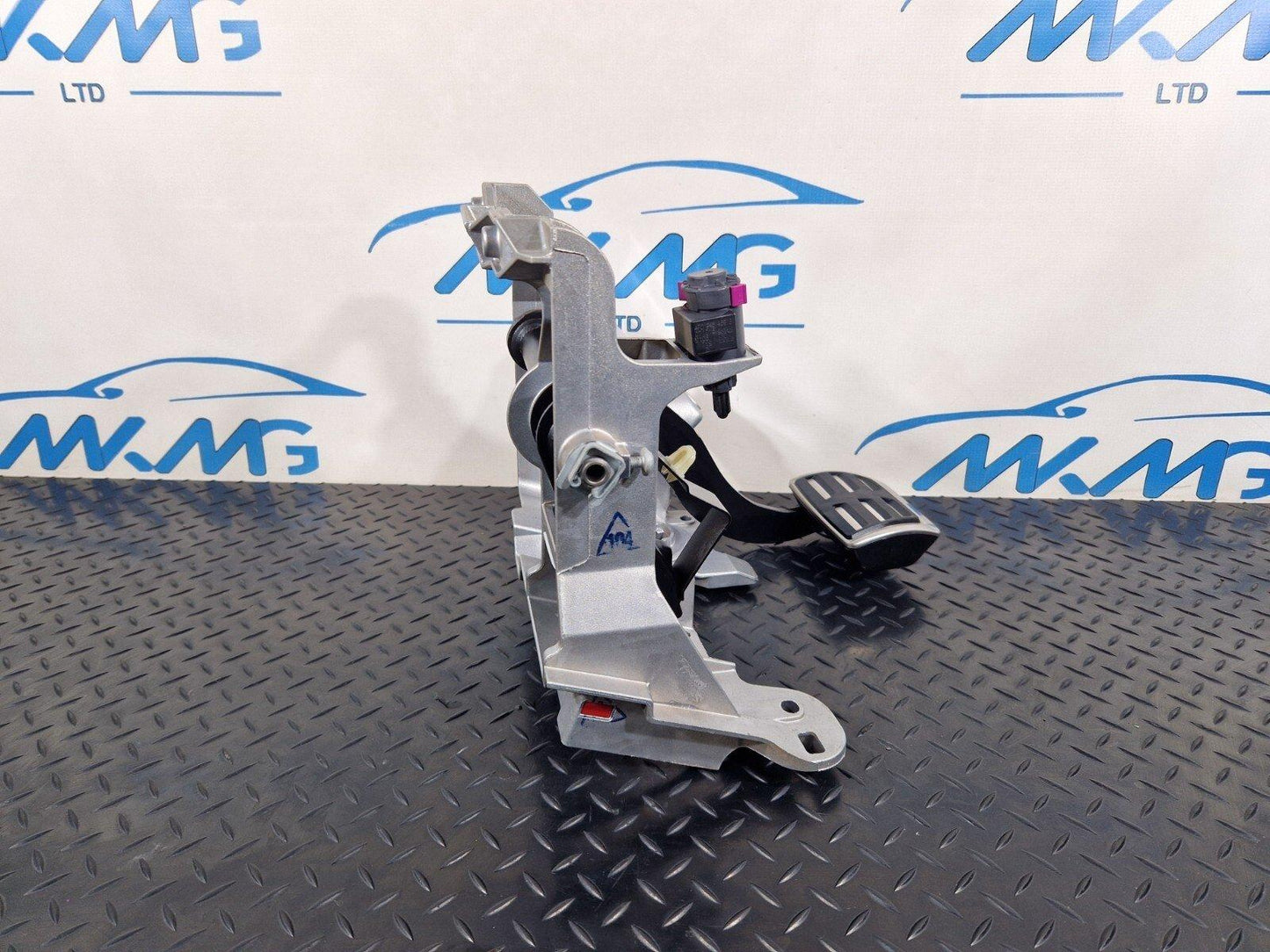 12-18 AUDI A6 C7 GENUINE BRAKE PEDAL BOX 8K2723140D