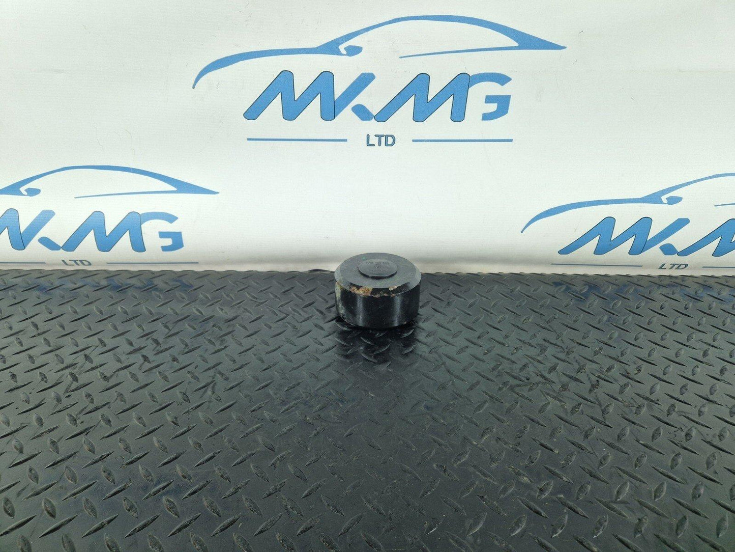 10-15 AUDI Q7 4L GENUINE FRONT ENGINE MOUNT 7H0499333