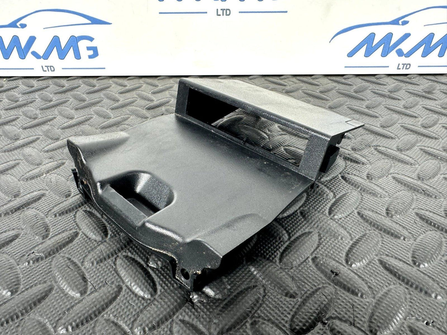 12-18 MERCEDES A-CLASS W176 GENUINE CENTRE CONSOLE TRIM COVER A2468230000