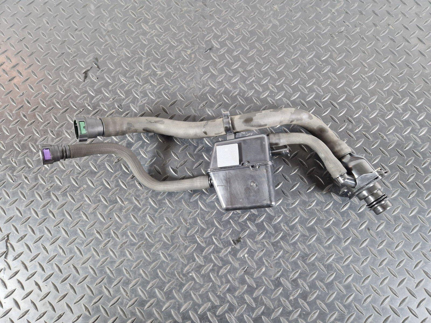 16-19 AUDI A4 B9 GENUINE ADBLUE TANK FILLING HOSES 8W0131963