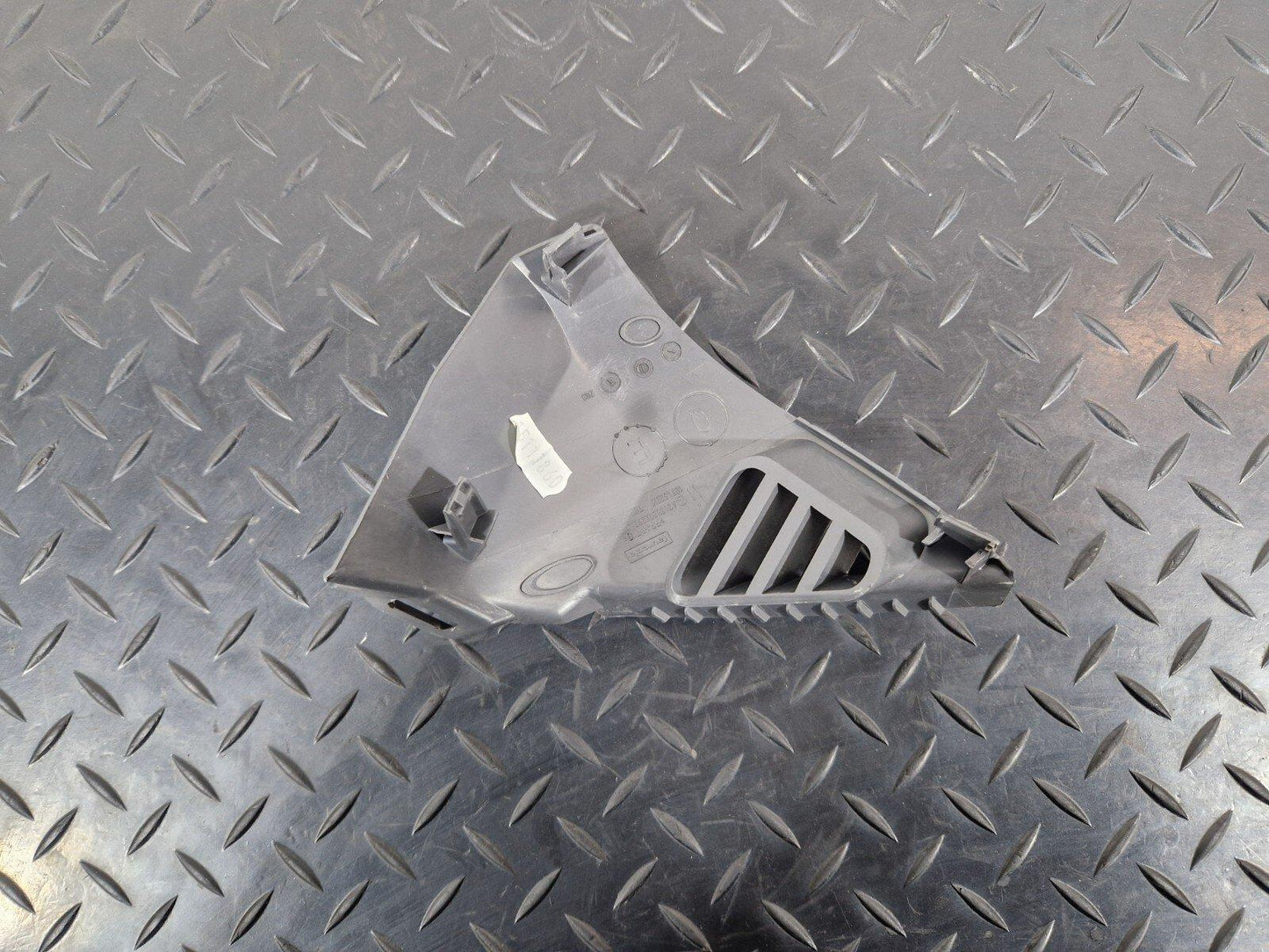 18-ON MERCEDES BENZ SPRINTER W907 W910 AIR VENT COVER A9106802900