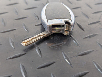 13-19 MERCEDES BENZ CLA C117 GENUINE OEM 3 BUTTON IGNITION KEY FOB A0009050039