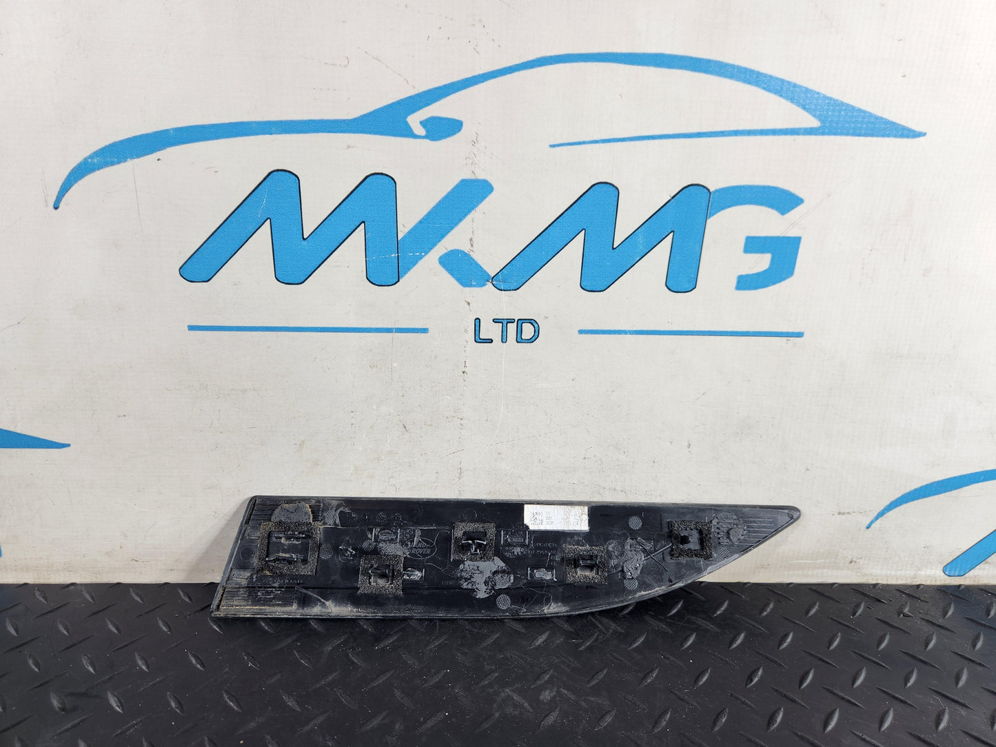Land Rover Range Rover Evoque SUV Front Right Fender Trim Damaged K8D229426AB