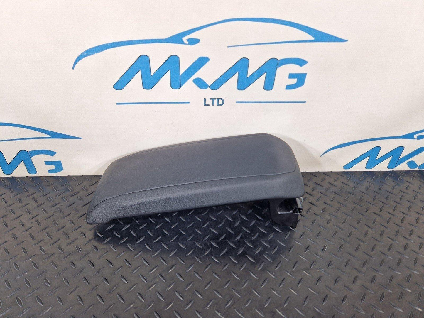 20-24 BMW 1 SERIES F40 GENUINE CENTER CONSOLE BLACK LEATHER ARMREST 9460084