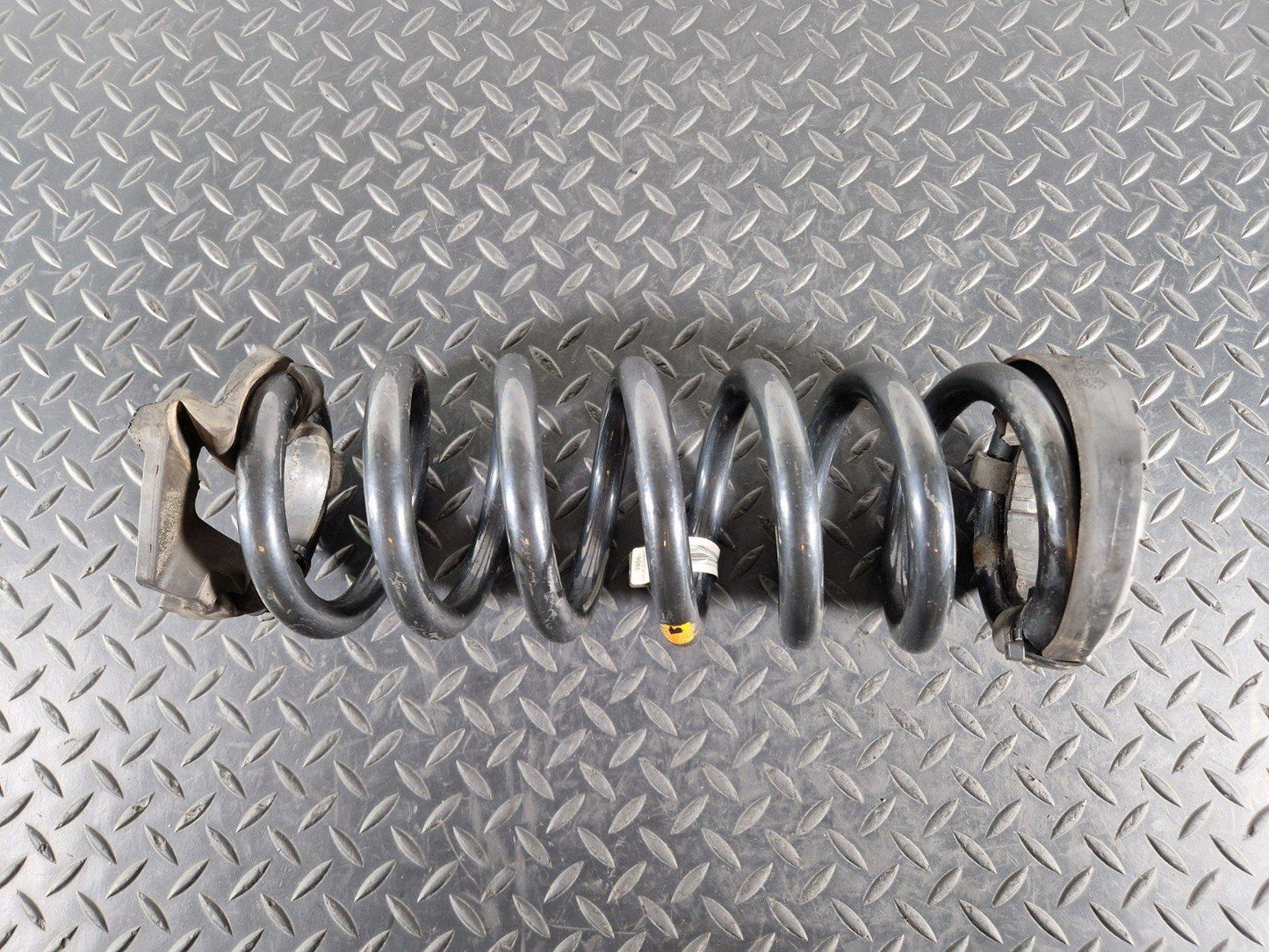 14-19 LAND ROVER L550 DISCOVERY GENUINE REAR LEFT N/S/R COIL SPRING FK725349AA