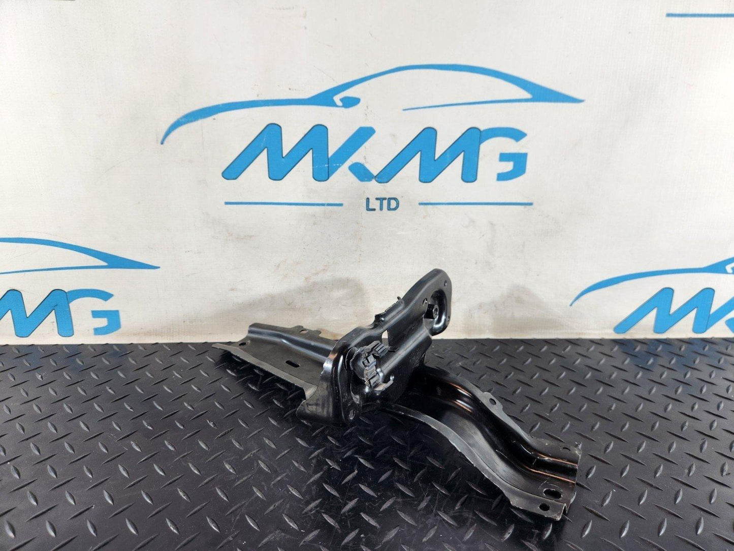 19-ON MERCEDES BENZ B CLASS W247 BATTERY MOUNT HOLDER BRACKET A1776265300