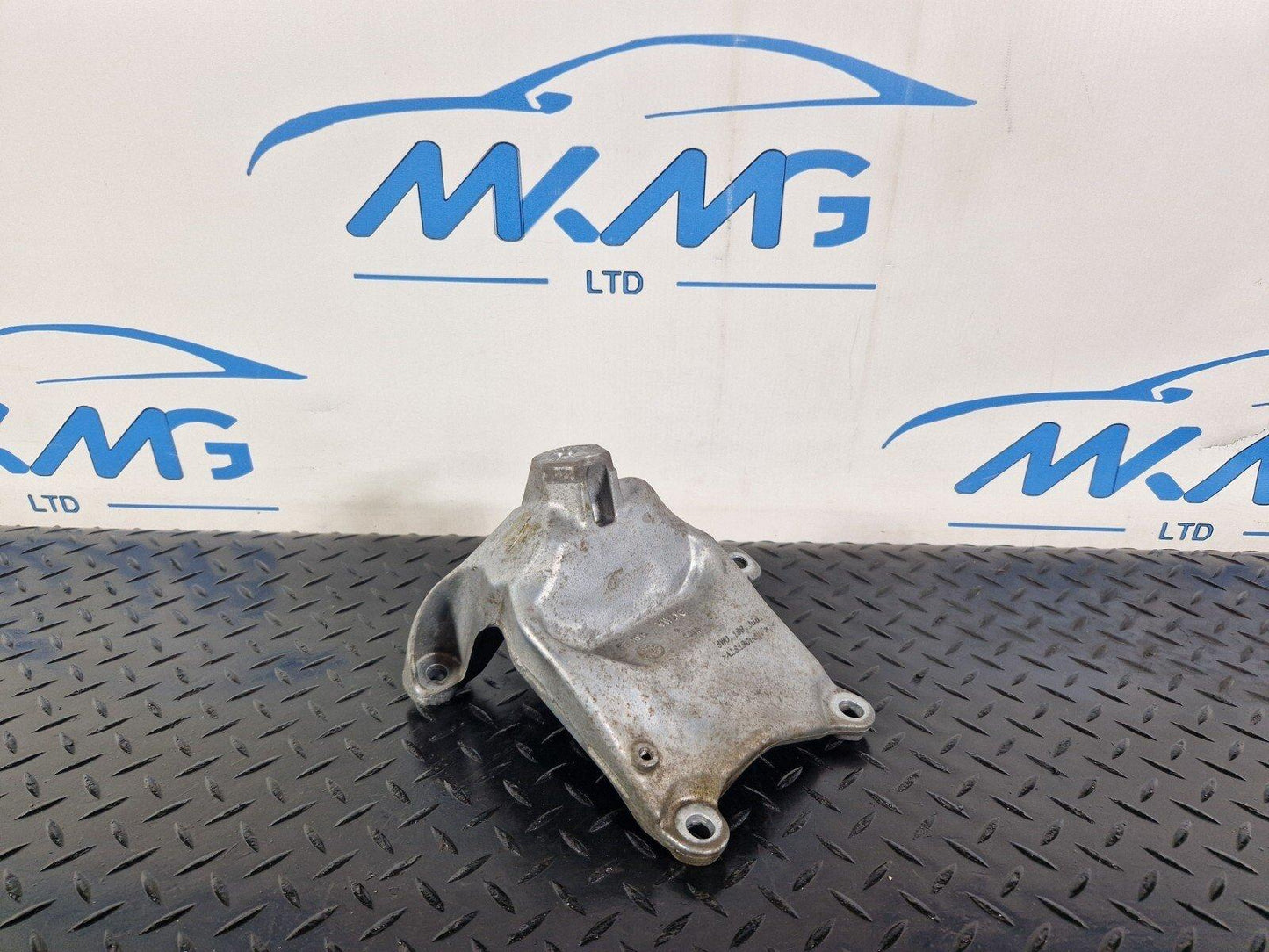 16-23 AUDI A5 F5 SPORTBACK S-LINE RIGHT SIDE ENGINE BRACKET MOUNT 8W0199308L