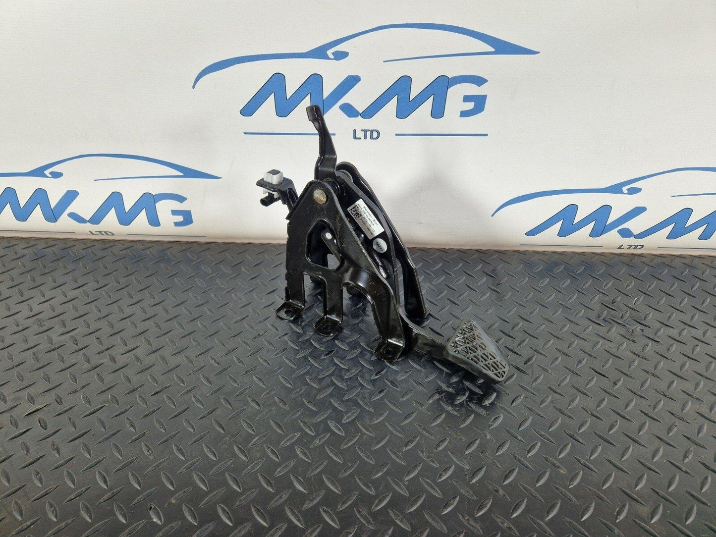 18-ON MERCEDES BENZ SPRINTER W907 BRAKE PEDAL ASSEMBLY A9102900000