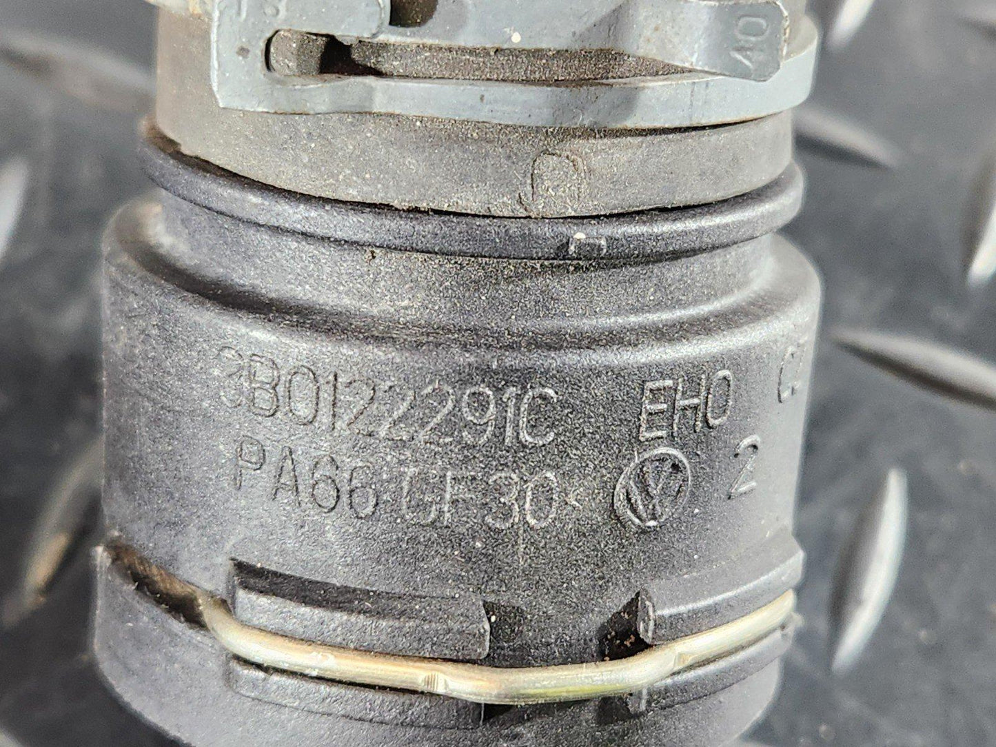 16-19 AUDI A4 B9 GENUINE COOLANT HOSE PIPE 3B0122291C 8W0121101J