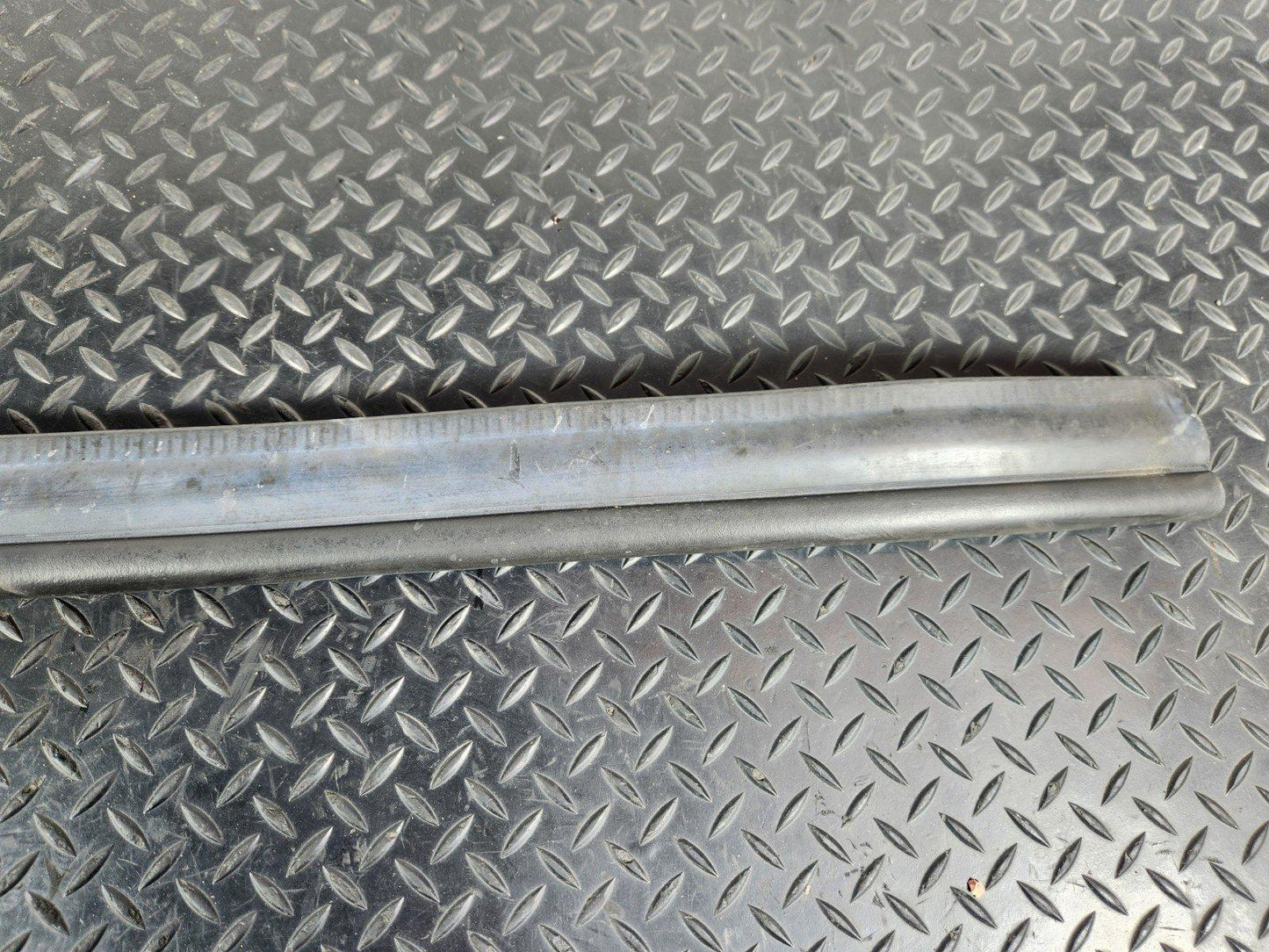 11-19 MERCEDES BENZ ML W166 GENUINE ENGINE COMPARTMENT RUBBER SEAL A1668870098